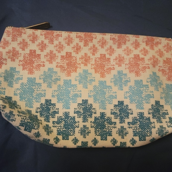 Clarins Feed 10 Cosmetic bag - Picture 2 of 4